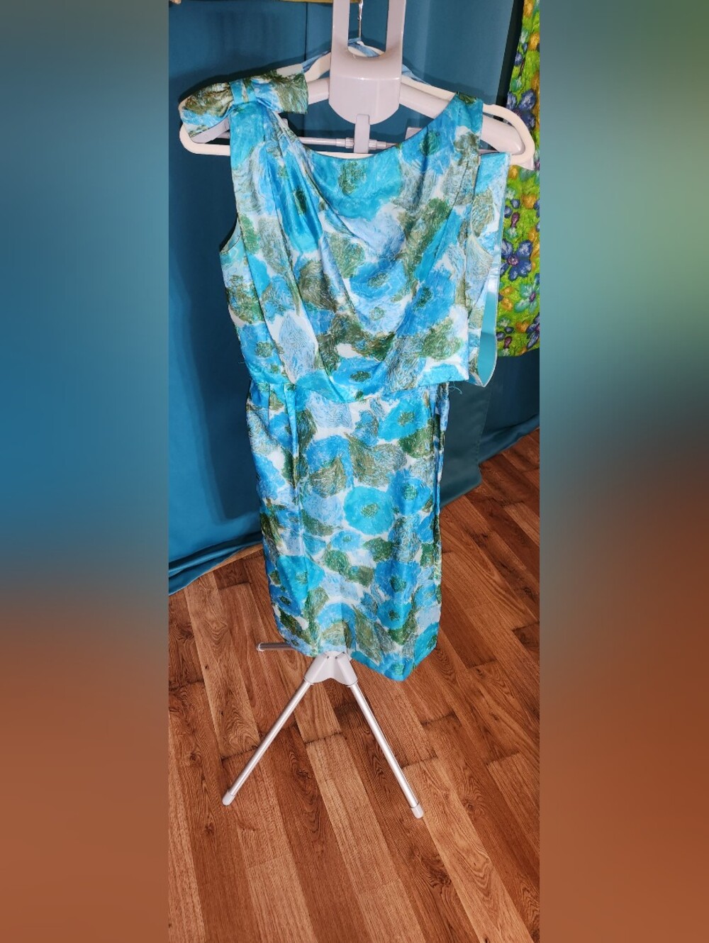 50s Sleeveless Blue Floral Wiggle Dress